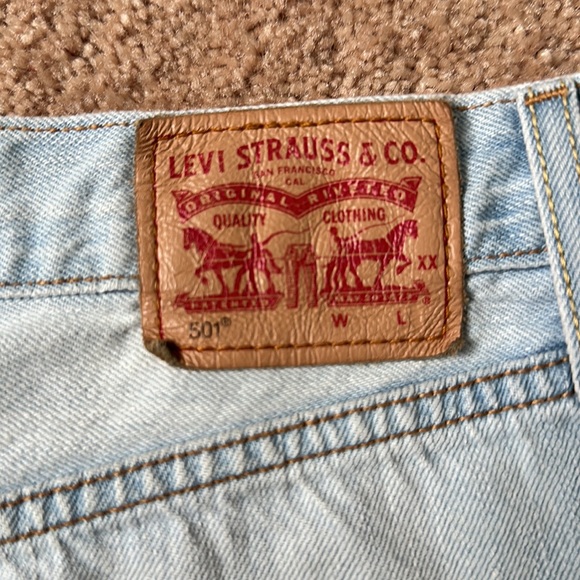 Levi’s 501 Distressed Light Wash High Rise Jean Shorts size 27 - Picture 5 of 5